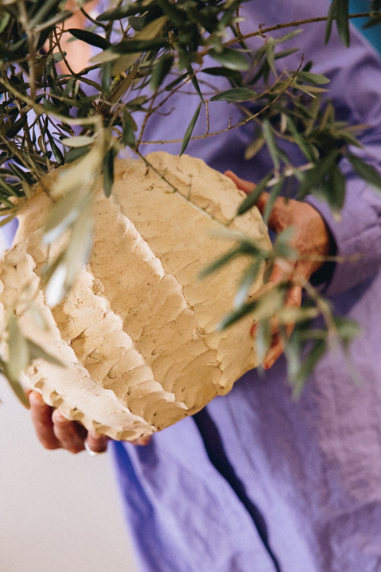 Éléments forts de décoration, nos vases se distinguent par leur caractère unique.  Ils sont façonnés à la main selon un savoir-faire ancestral.  Chaque pièce est unique.