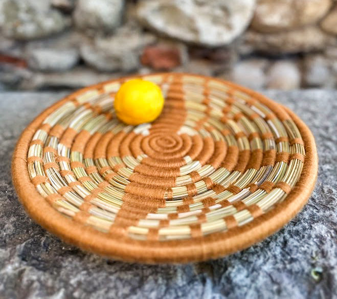 Plateau de décoration ZIG, broderie fleur orange