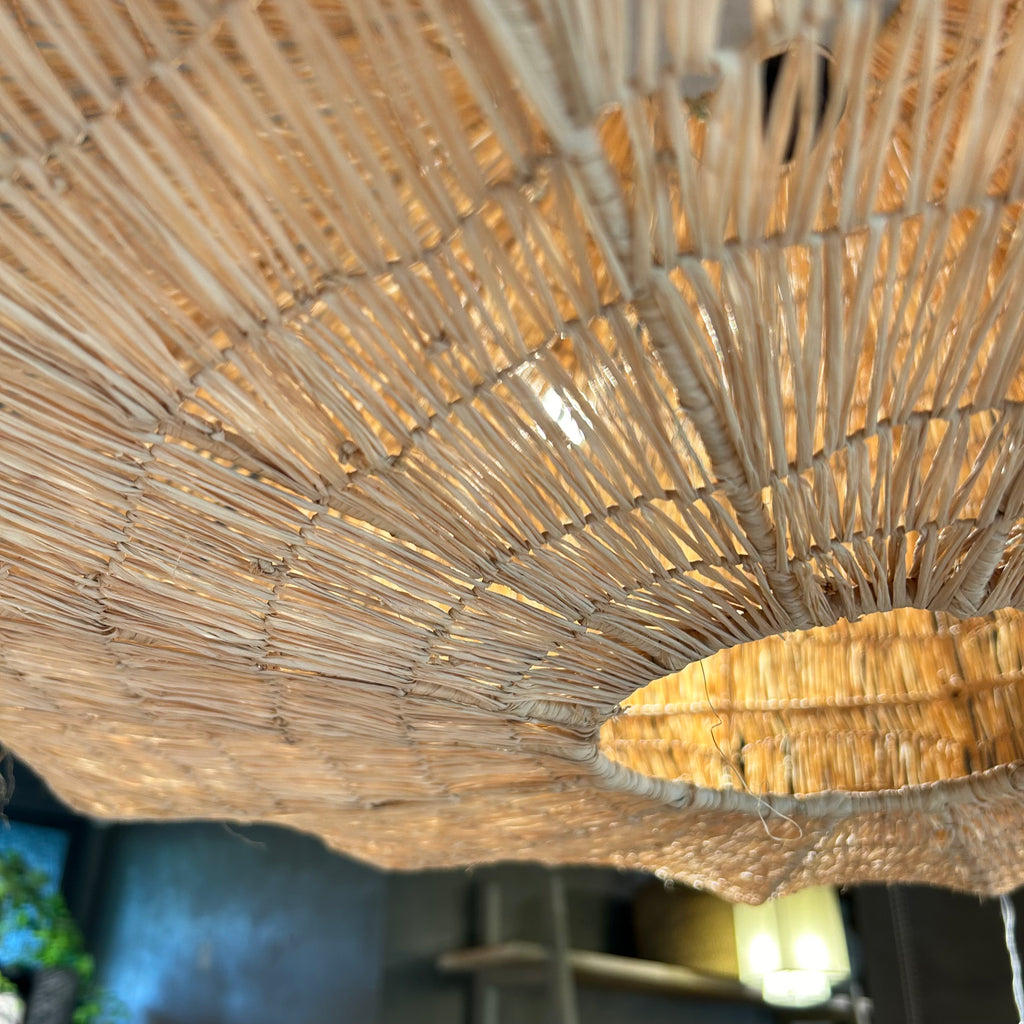 Suspension ITRAN en feuille de palmier tressée