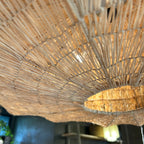 Suspension ITRAN en feuille de palmier tressée