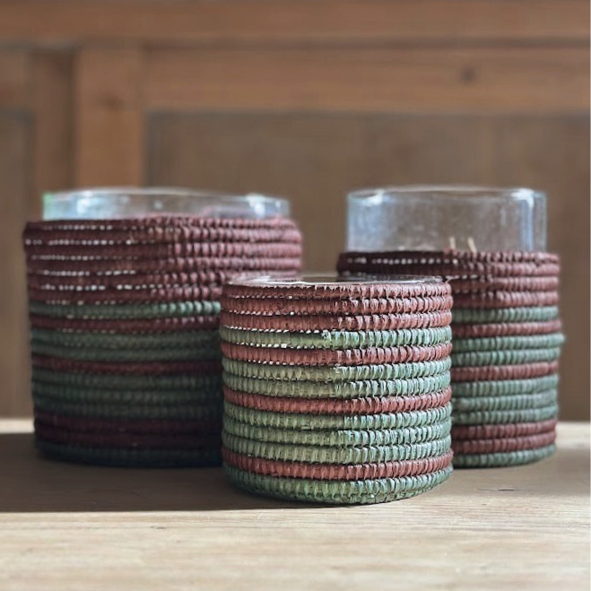 Bougie ODAJA, parfum Jasmin, panier en raphia tressé, fait main – bougies artisanales ZliZ