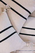 Housse de coussin ALMARE – Écru & noir à fines rayures – Textile tissé à la main Ma boutique