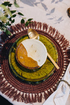 Sets de table AMAR en raphia tressé et finitions frangé