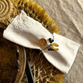 MIRTE, rond de serviette doré et perles noires, détail