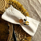 MIRTE, rond de serviette doré et perles noires, détail